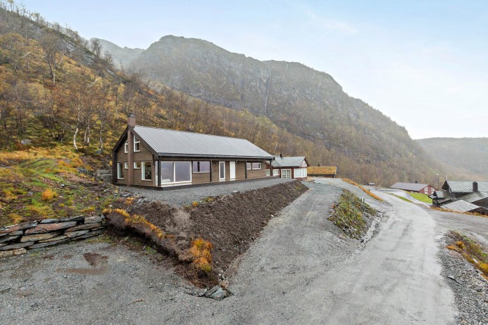 Eikedalen panorama. Fasade og beliggenhet
